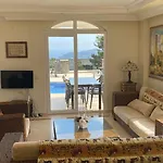 Royal فيلة